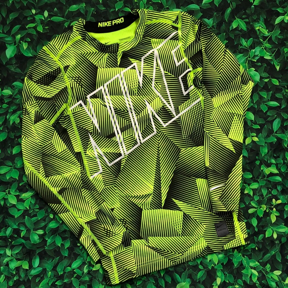 🜃 Nike Pro tee | boys | large | compression
